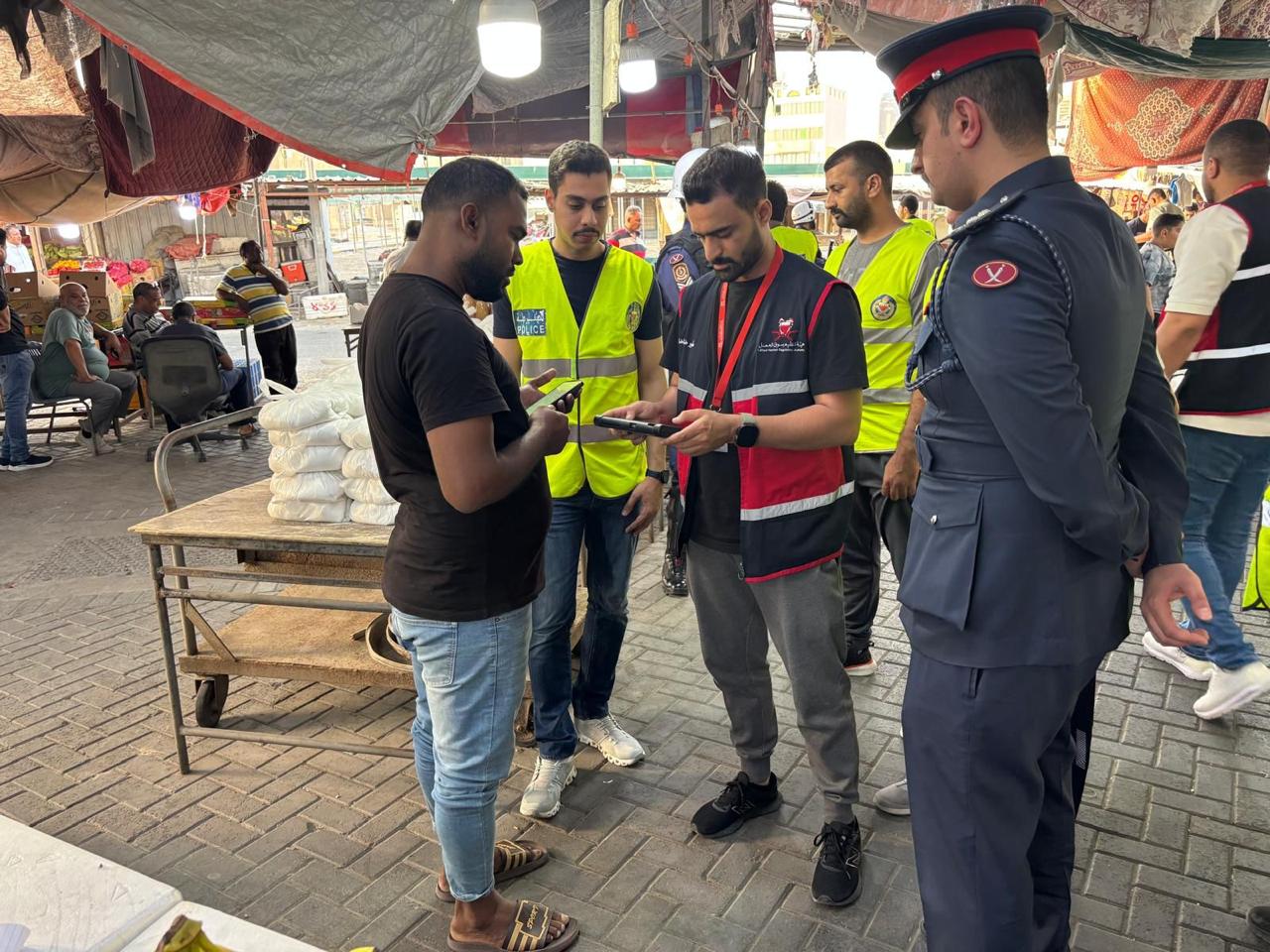 خفر السواحل تنفذ حملة تفتيشية و توعوية مشتركة في عدد من السواحل و الأسواق<